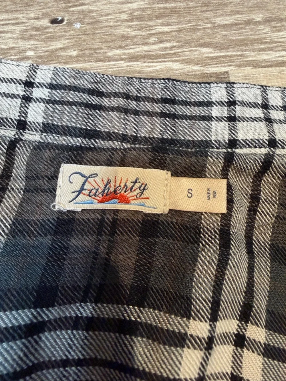 Faherty Drift Plaid Button-Up Shirt in Timberwood Plaid Size S Modal Linen - Picture 5 of 9
